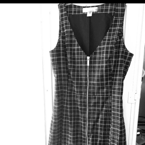 Dress - Picture 2 of 5